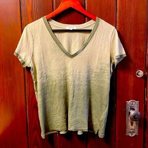 Goldie Lewinter green ombré v-neck t-shirt VGUC